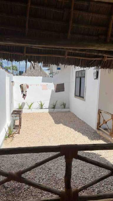 Apartament B Zanzibar *